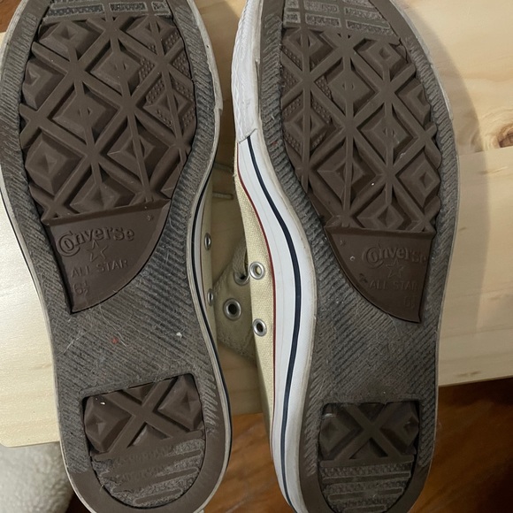 Converses ( A light yellow ) more tan size 8 1/2 - Picture 4 of 4